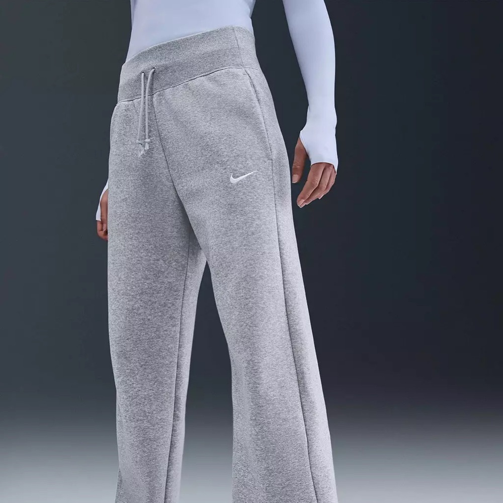 Nike Women's Sportswear Phoenix Fleece High-Waisted Wide-Leg Sweatpants in Gray🩶
